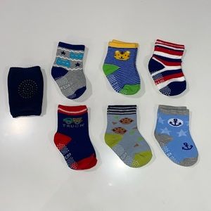 Baby Crawling Anti-Slip‎ Kneepads and Anti Slip Grippy Socks 0-12 Months